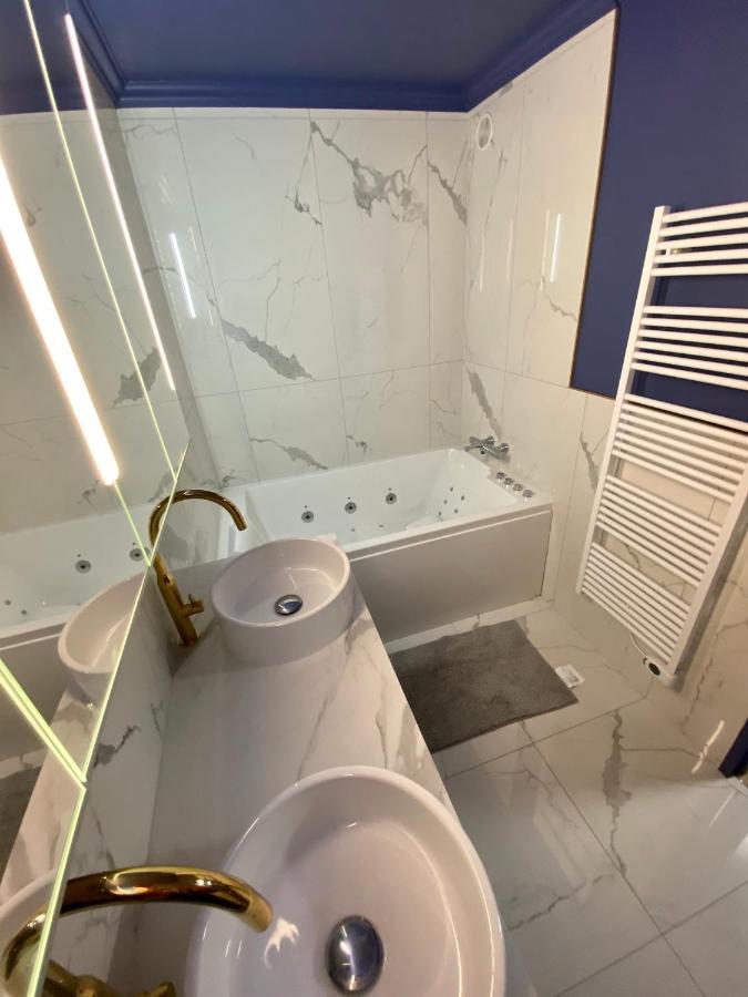 Luxury Paris La Vie En Rose Jacuzzi Terrasse Parking Exterior foto